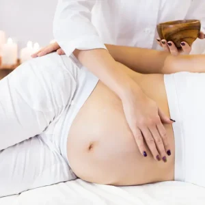 masaje. prenatal hidratacion corporal